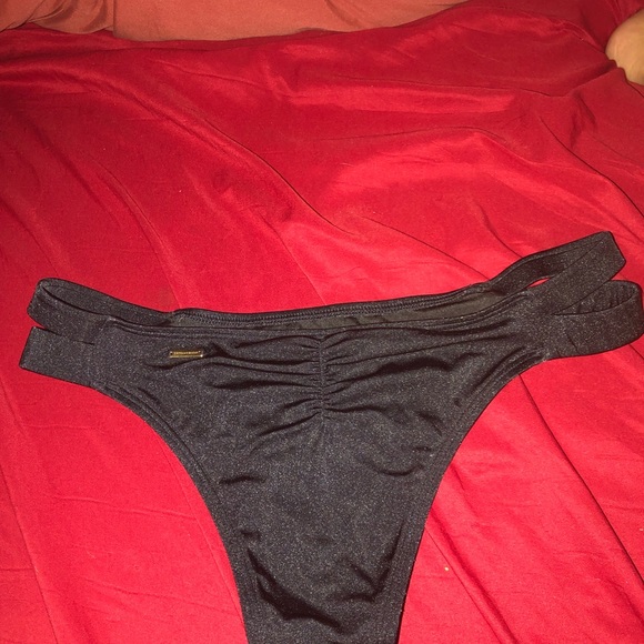 Victoria Secret Bikini Bottoms (M) - Picture 5 of 5